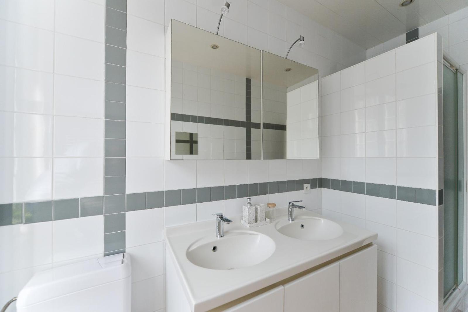 La Chambre De Sam - Chambre Lit 180 Avec Sdb Privee Proche Centre Ville 리에주 외부 사진